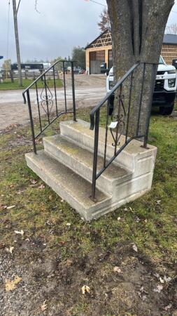 PRECAST 3-STEP CONCRETE STAIR UNIT