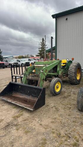 JOHN DEERE 1840 DIESEL TRACTOR WITH LOADER