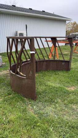 2-SECTION BALE FEEDER