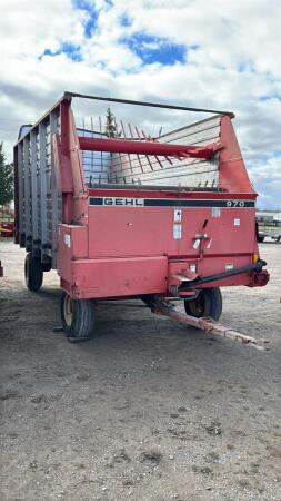 GEHL 970 16FT FORAGE WAGON
