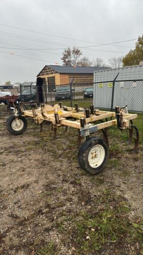 LANDOLL 13 SHANK 3PTH CHISEL PLOW