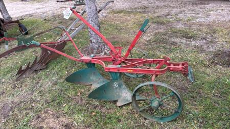 MASSEY HARRIS 2 FURROW WALKING PLOW