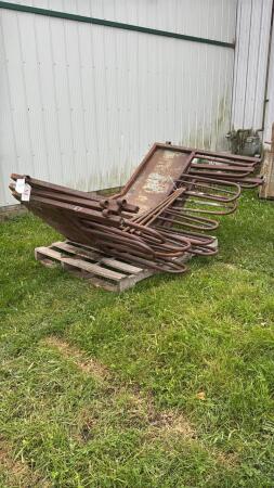 3-SECTION BALE FEEDER