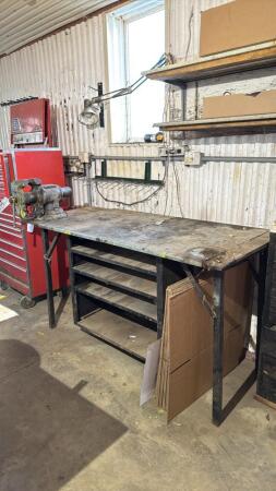 Work Bench With Vise