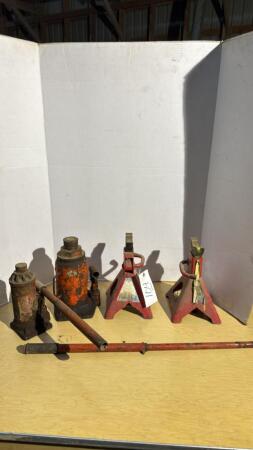 (2) 3ton Axle Stands, (2) Bottle Jacks