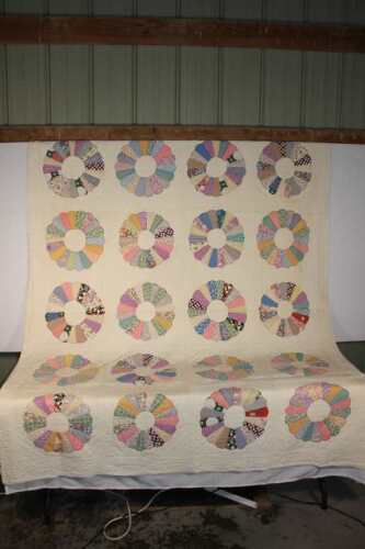 Quilt, Dresden Plate, Pieced, Hand Quilted