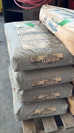 (4) 40KG Bags of Quikrete