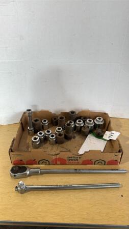 3/4in Drive Ratchet, Breaker Bar and Sockets.