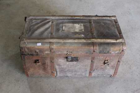 Flat Top Trunk, As Found, 15 X 27 X 14" Tall