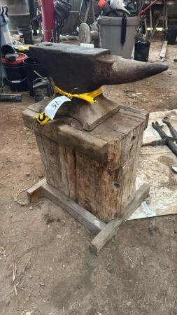 24IN ANVIL ON BLOCK