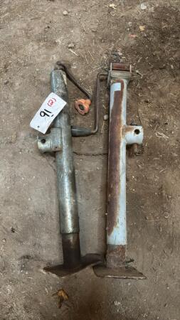 2 IMPLEMENT JACKS