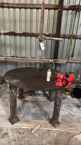 ROUND STEEL WELDING TABLE WITH SWIVEL VISE