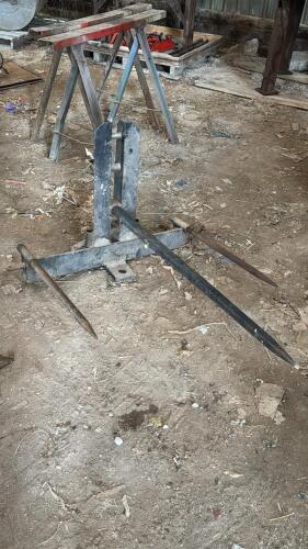 SHOPBILT 3PTH 3-PRONG BALE SPEAR