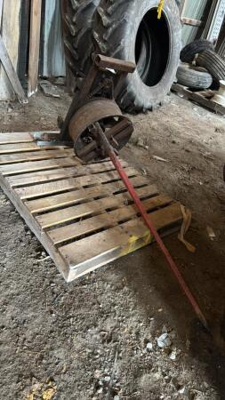 SHOPBILT HYDRAULIC DRIVE BALE UNROLLER