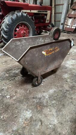 BADGER 59IN x 24IN FEED CART