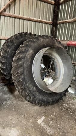 PAIR OF GOODYEAR 18.4R42 SANP-ON DUALS