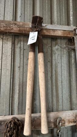 PAIR OF HOOF TRIMMERS
