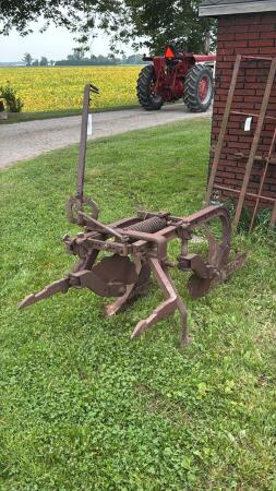 2 FURROW PLOW WITH CASE HITCH