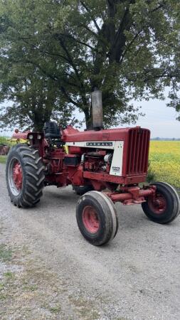 FARMALL 806 DIESEL TRACTOR