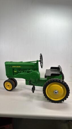 JOHN DEERE A METAL PEDAL TRACTOR