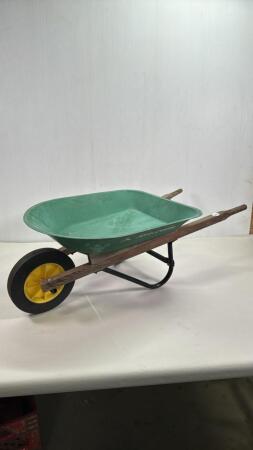 CHILDS JOHN DEERE METAL TUB WHEEL BARROW