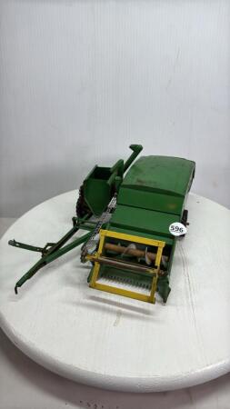 JOHN DEERE PULL TYPE COMBINE