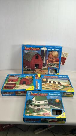 (4) ERTL FARM COUNTRY BUILDING SETS