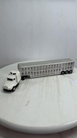 CUSTOM ALUMINUM TRIAXLE LIVESTOCK TRAILER