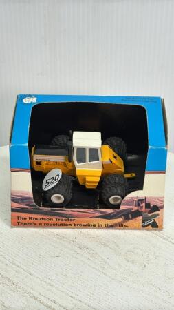KNUDSON 4400 4WD TRACTOR