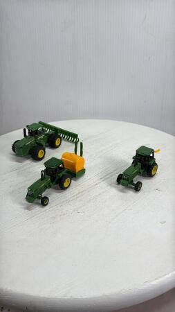 JOHN DEERE 1/64 ERTL LOT