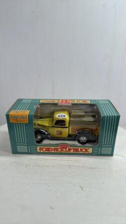 HOME HARDWARE 1940 FORD PICKUP