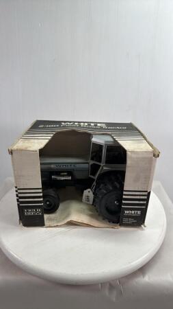 WHITE 2-180 FIELD BOSS TRACTOR