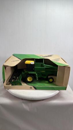 JOHN DEERE TURBO COMBINE WITH STRAIGHT HEAD