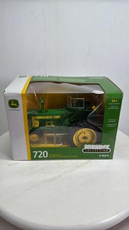 JOHN DEERE 720 TRACTOR WITH HEAT HOUSER