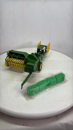 JOHN DEERE BALER WITH KICKER