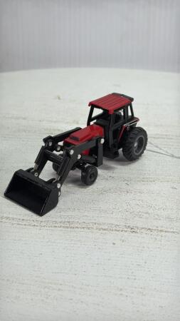 CASE IH 2594 TRACTOR WITH LOADER
