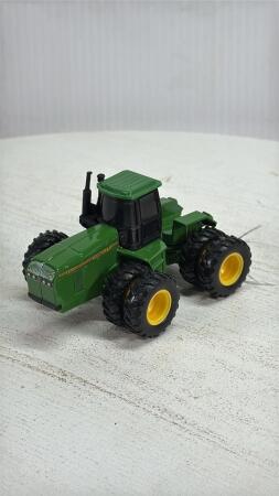 JOHN DEERE 8870 4WD TRACTOR WITH SPACED DUALS