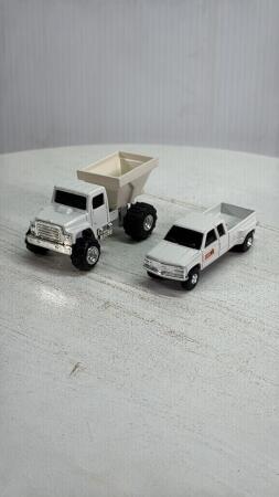 CUSTOM DRY FERTILIZER SPREADER &CASE IH GM PICKUP