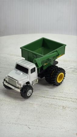 CUSTOM JOHN DEERE GRAIN BOX ON TRUCK CHASIS
