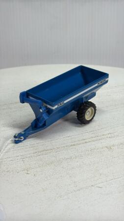 KINZE 840 GRAIN BUGGY