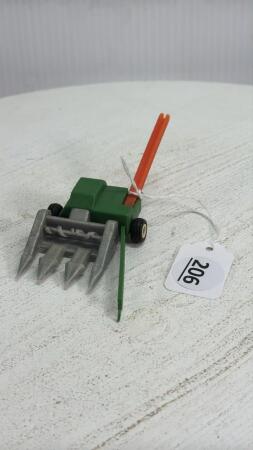 STANDI PLASTIC NEW IDEA 3 ROW CORN PICKER