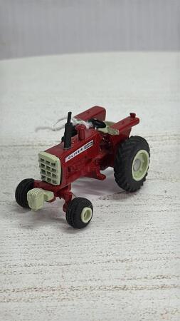 CUSTOM OLIVER 2255 RED TRACTOR