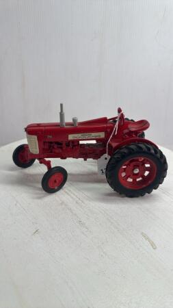 FARMALL 350 TRACTOR