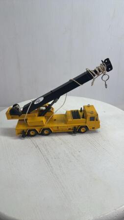 GRUE TELESCOPIC CRANE