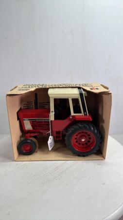 INTERNATIONAL 1586 TRACTOR