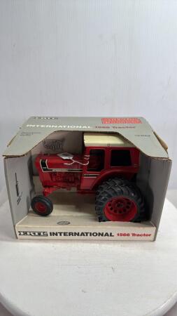 INTERNATIONAL 1566 TRACTOR