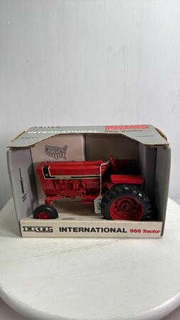 INTERNATIONAL 966 TRACTOR