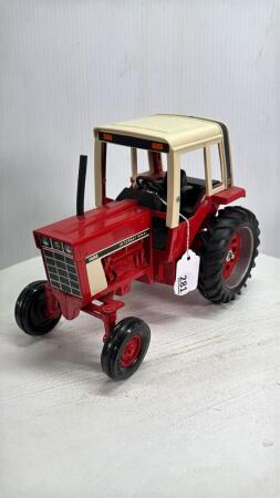 INTERNATIONAL 1486 TRACTOR