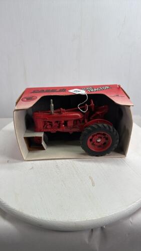 FARMALL M TRACTOR