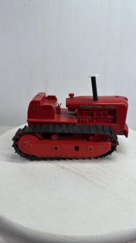 INTERNATIONAL DIESEL TD24 PLASTIC CRAWLER